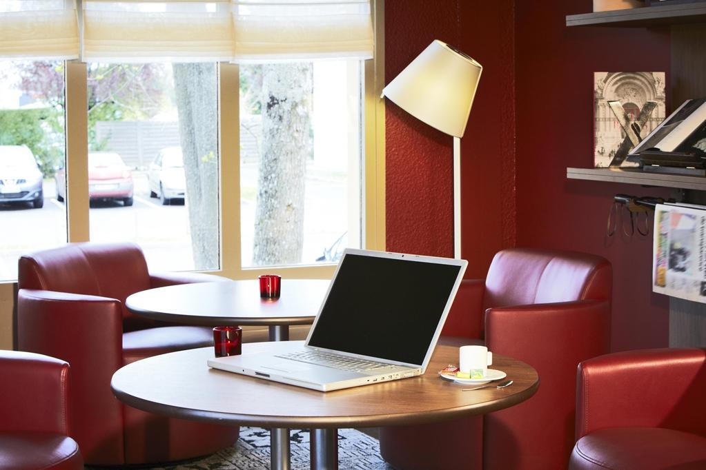 Hotel Campanile Pau Est-Bizanos Zewnętrze zdjęcie