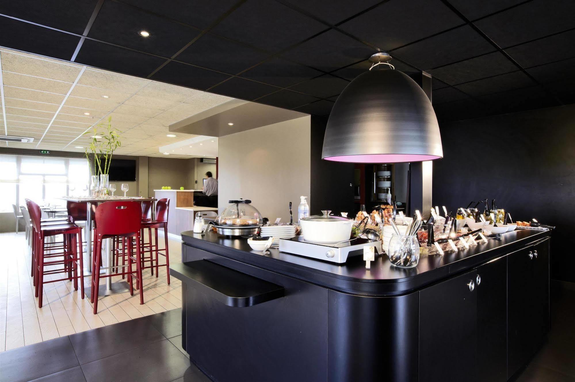 Hotel Campanile Pau Est-Bizanos Zewnętrze zdjęcie